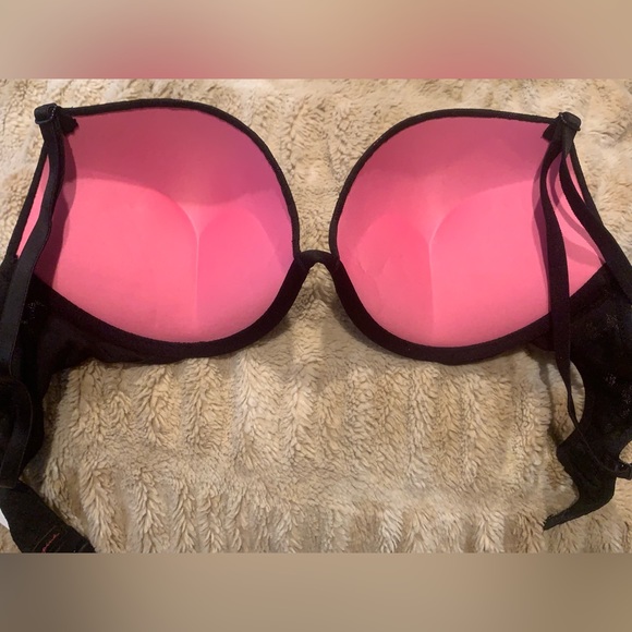 Victoria secrets pink push up bra - Picture 2 of 2